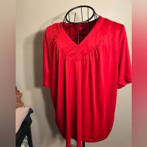 Classic V-Neck Short Sleeve Top - Red